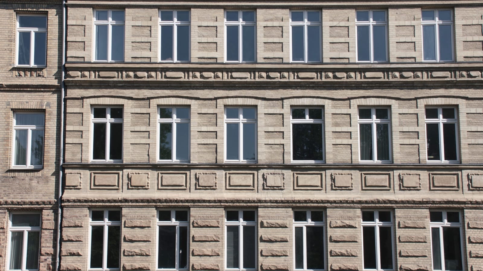 Hamburg und Frankfurt: Alarmanlagen im Großstadtvergleich 2026